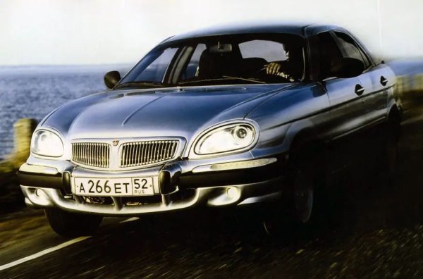 По индивидуална поръчка автомобилът може напълно законно да бъде оборудван с двигател на Toyota с 4-степенна автоматична трансмисия. С такива модификации се занимават "придворни" компании, които си сътрудничат с ГАЗ. Разбира се, по това време цената на руски автомобил с малък тираж е доста плашеща...

И дори с местен двигател, Волга-3111 е доста скъпа в началото на новия век - около три пъти повече от "обикновената" Волга ГАЗ-3110. Която в крайна сметка остава на поточната линия до 2009 година, когато вследствие на икономическата криза автомобилният завод в Горки се отказва от производството на коли собствен дизайн. А производството на Волга-3111 е спряно през 2002-на. И моделът се превръща в колекционерски предмет още приживе.
